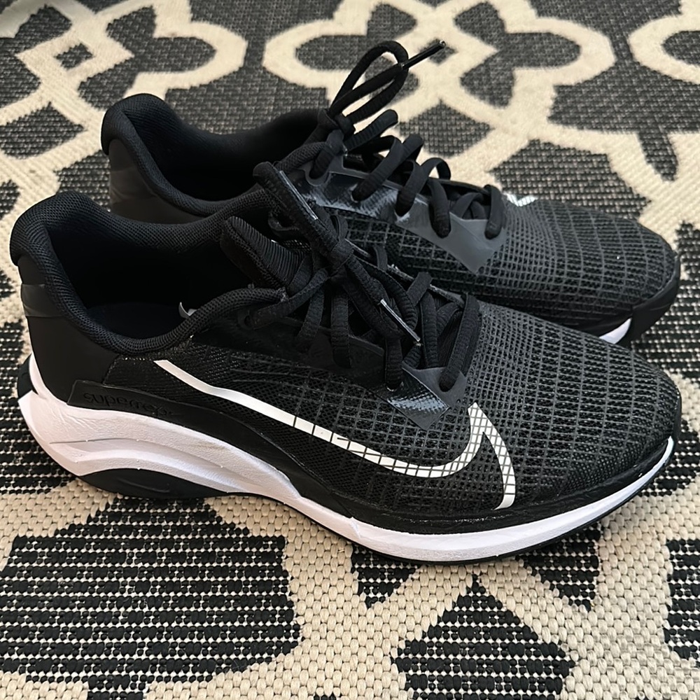 Nike Black and White Athletic Shoes with Breathable Knit Mesh